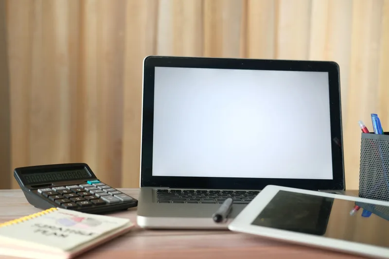 Comparison graphic showing cloud accounting access across devices versus desktop software running on a single office workstation — with UAE compliance update frequency noted