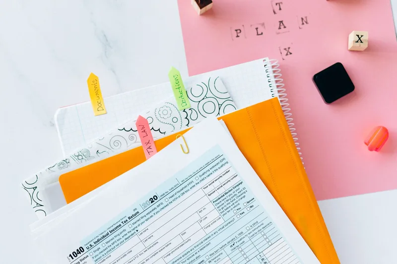 A diverse group of professionals in a collaborative meeting — UAE expats from different countries face very different home-country tax obligations despite living in the same zero-income-tax environment