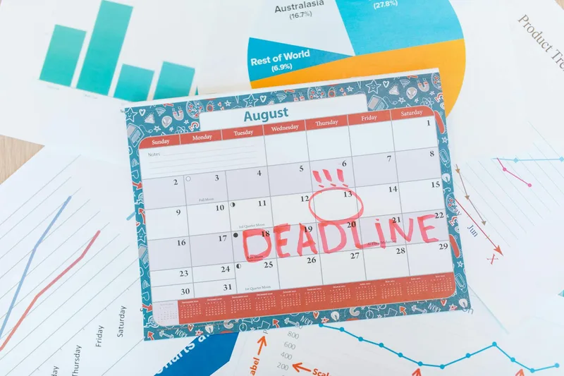 30-day VAT registration deadline timeline showing historical test trigger month and EmaraTax filing window