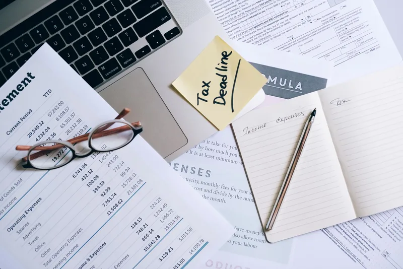 QuickBooks Online VAT return summary report showing Form VAT 201 categories with standard-rated, zero-rated, and input tax totals ready for EmaraTax manual entry